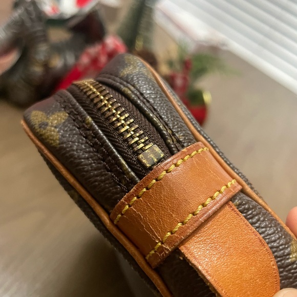 LV Vintage Dragonne GM Clutch. - Picture 5 of 14